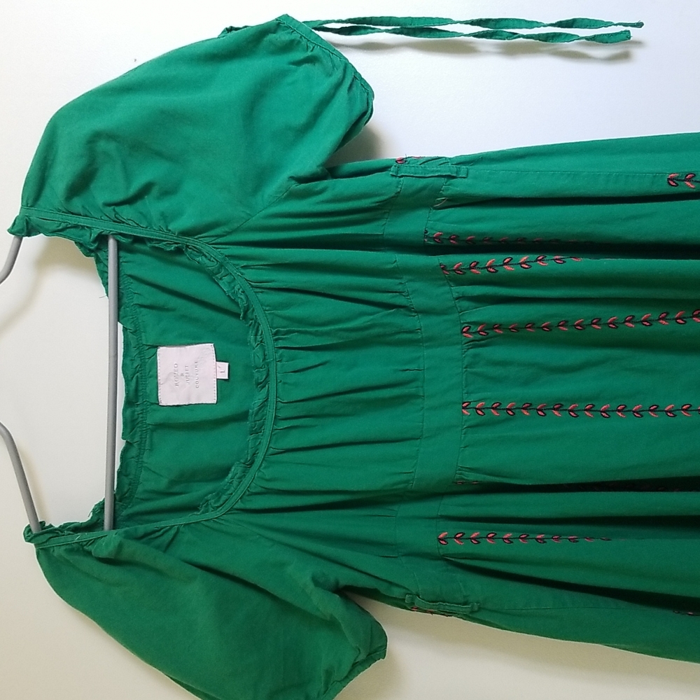 Romeo & Juliet Couture green embroidered, romantic mini dress. Size L All cotton